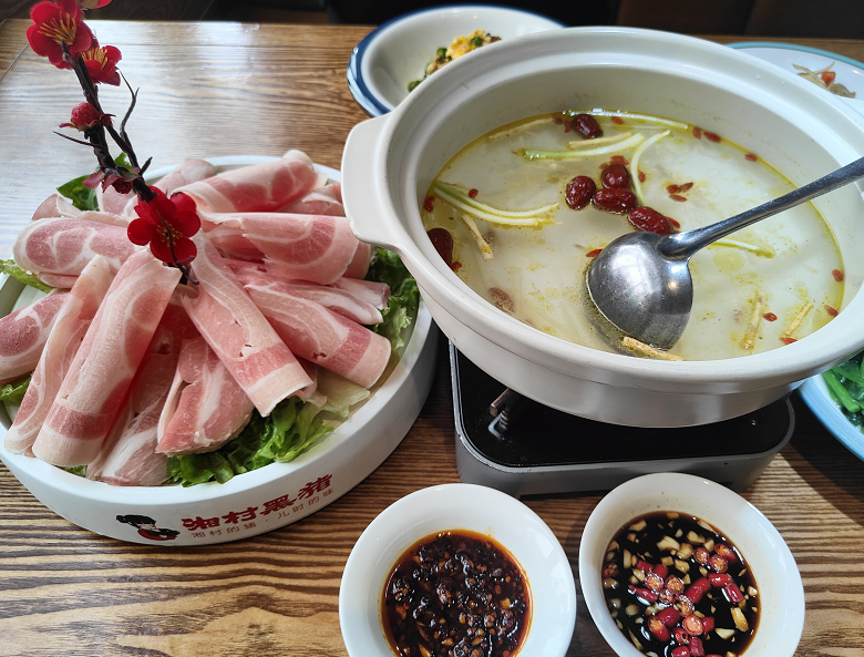 背簍人家 鄉村黑豬肉